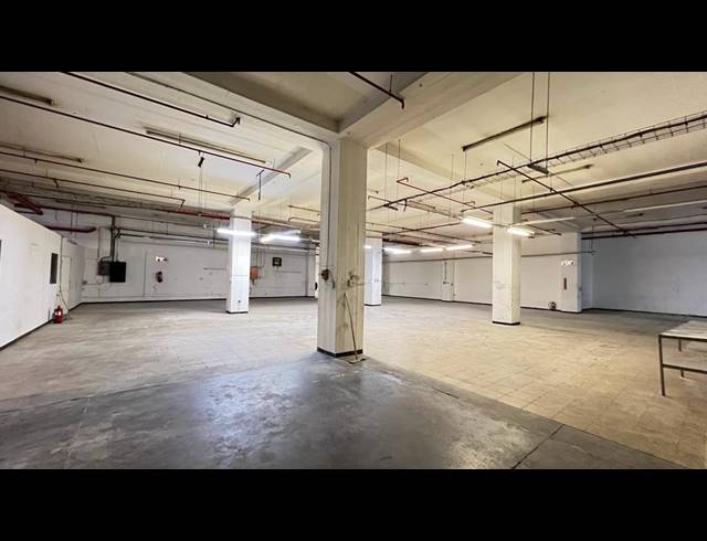 1,000M² WAREHOUSE TO LET IN NEW CENTRE